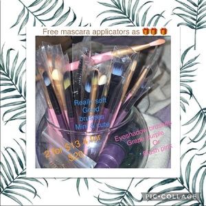 Néw cosmetic brushes/applicators
